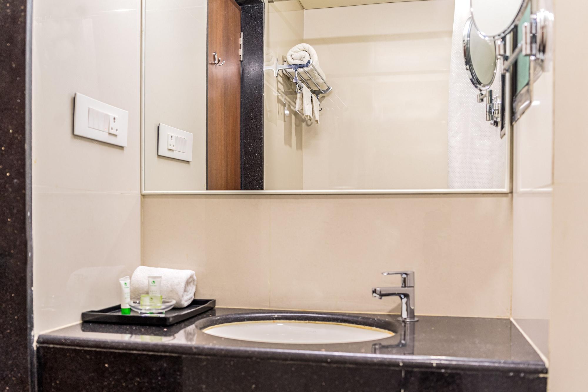 Treebo Premium Grand Emerald Pimpri-Chinchwad Esterno foto