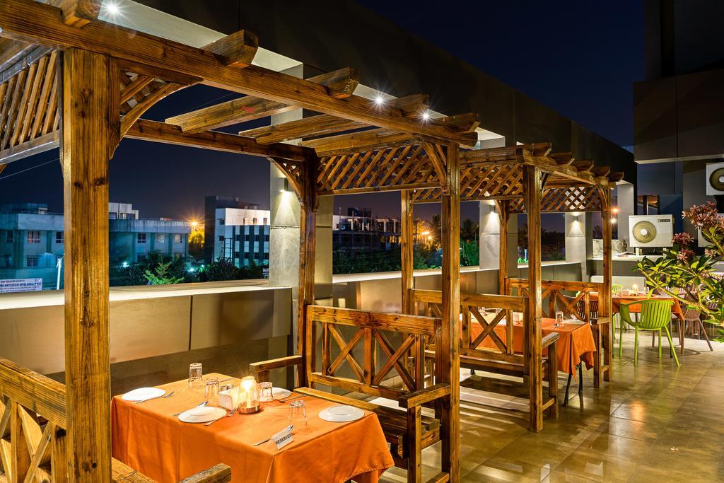 Treebo Premium Grand Emerald Pimpri-Chinchwad Esterno foto