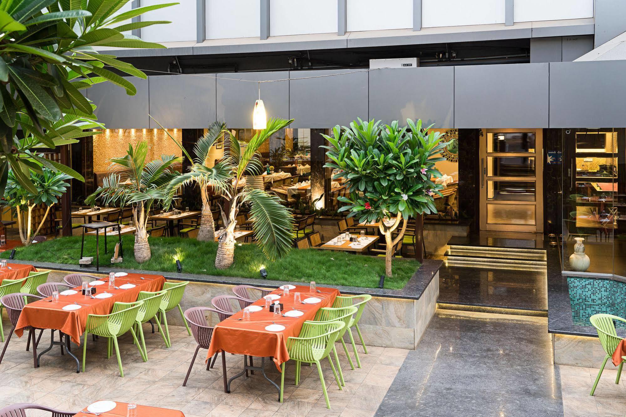 Treebo Premium Grand Emerald Pimpri-Chinchwad Esterno foto