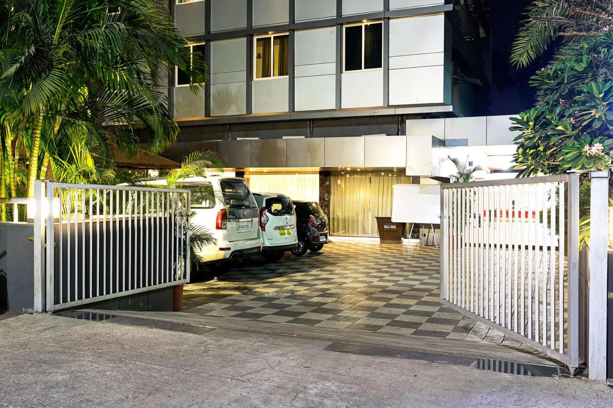 Treebo Premium Grand Emerald Pimpri-Chinchwad Esterno foto